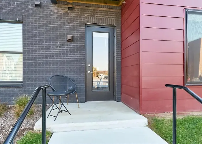 Modern & Spacious Studio Apt W Pool & Gym