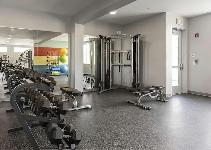 Modern & Spacious Studio Apt W Pool & Gym