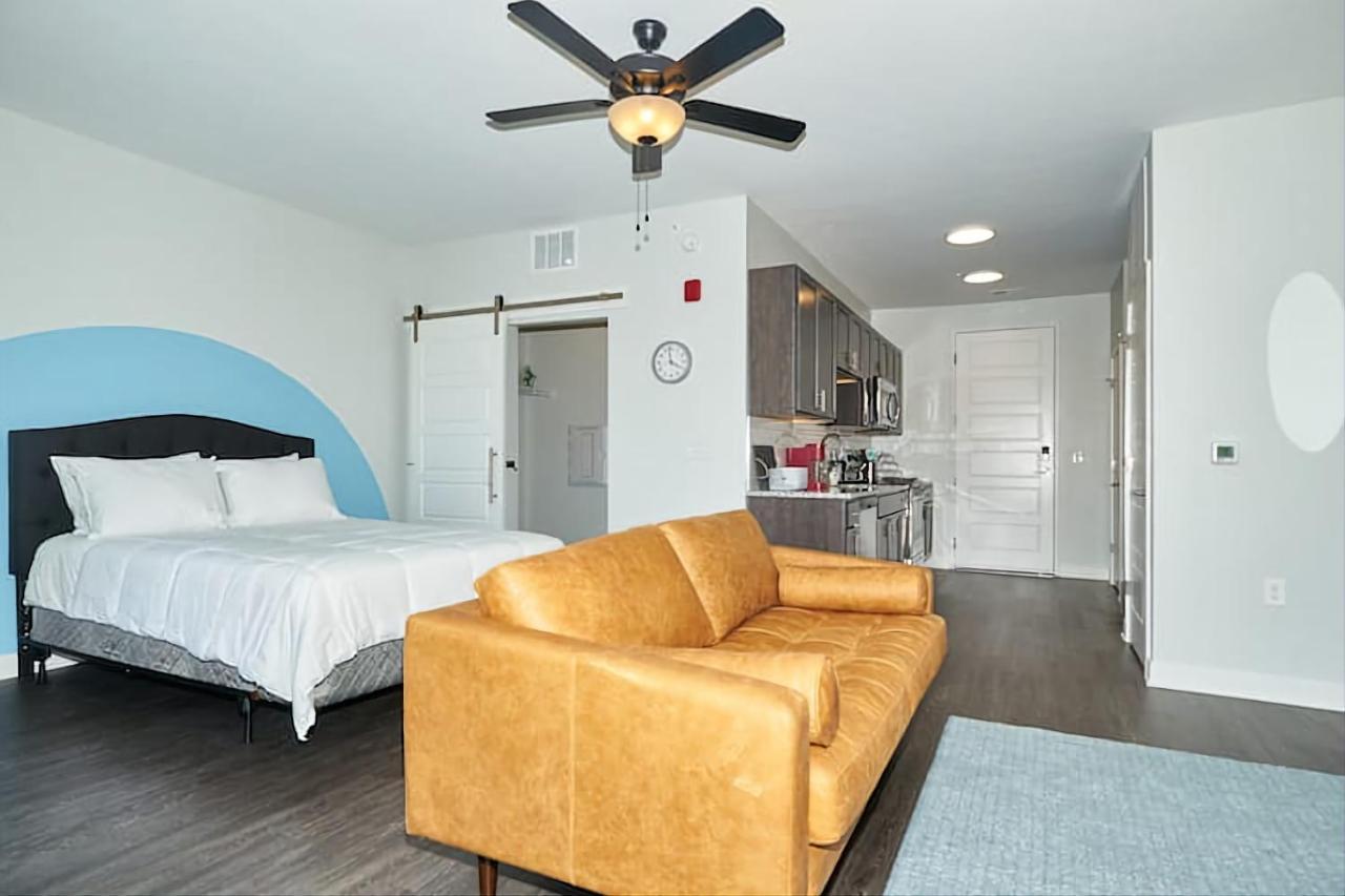 Modern & Spacious W Pool & Gym Apartment