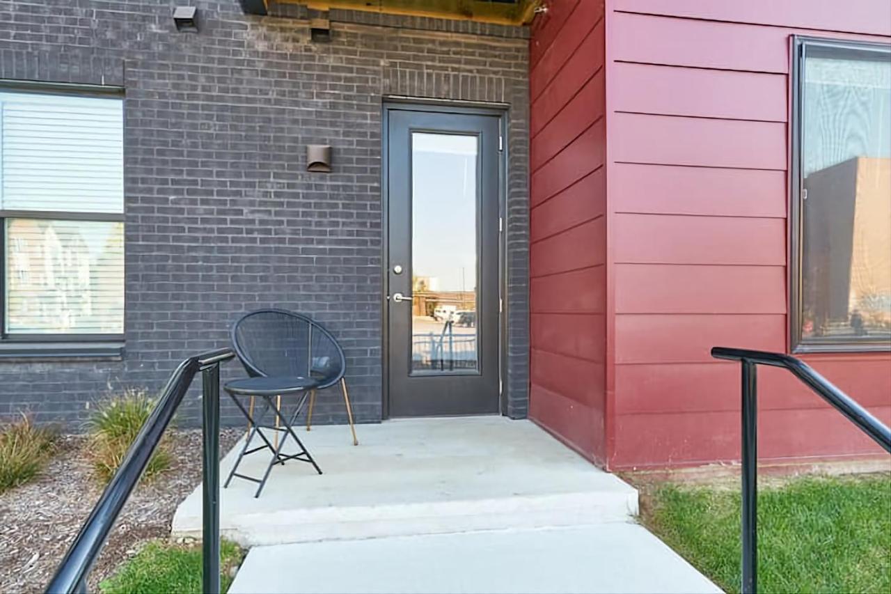 Modern & Spacious W Pool & Gym Apartment Indianapolis