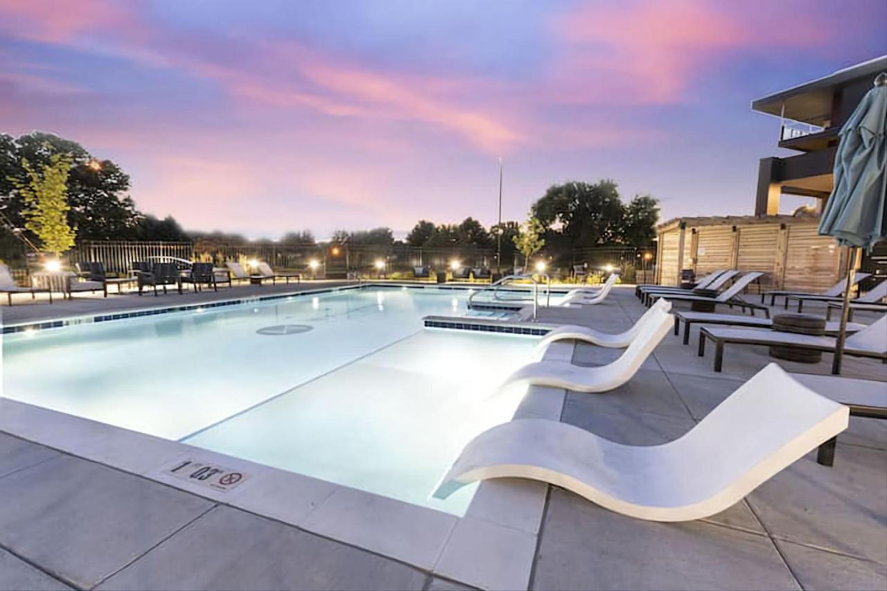 Apartment Modern & Spacious W Pool & Gym Indianapolis