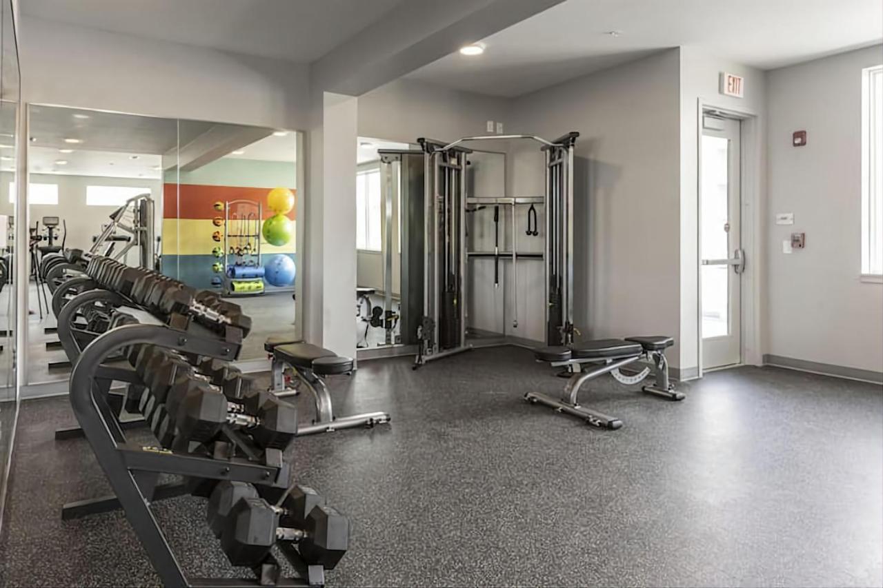 Modern & Spacious W Pool & Gym Apartment Indianapolis