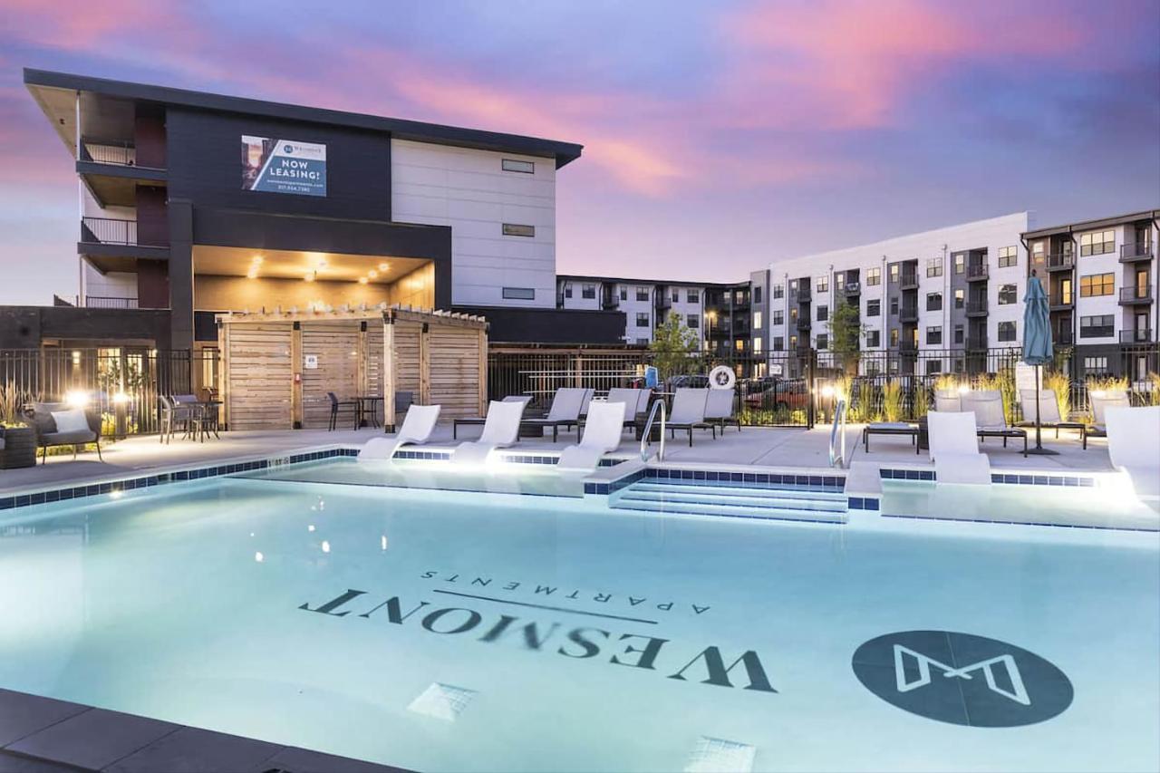 Modern & Spacious W Pool & Gym Apartment