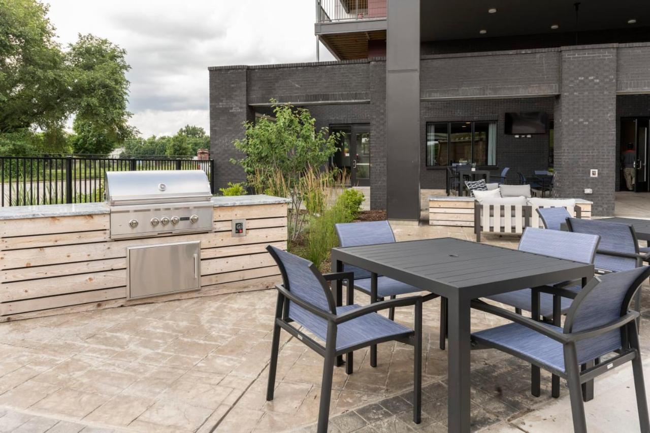 Modern & Spacious W Pool & Gym Indianapolis