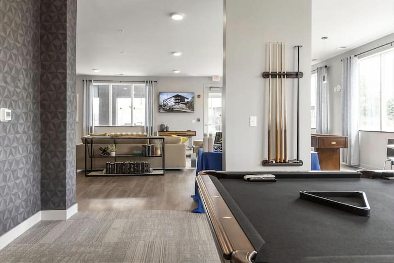 Modern & Spacious W Pool & Gym Apartment *